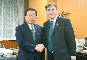 Minister Yamamoto received a courtesy call from Ed Balls, Economic Secretary to the HM treasury (November 6)