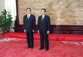 photo: Minister Yamamoto's visit to China: Meeting with Mr. Liu Mingkang, Chairman of the China Banking Regulatory Commission (CBRC)