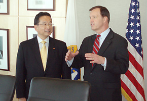photo: Minister Yamamoto's visit to the USA:Joint Press Conference with Mr. Christopher Cox, Chairman of the Securities and Exchange Commission (SEC)