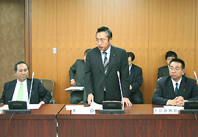 全国財務局長会議で挨拶する渡辺大臣(11月１日）