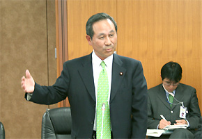 全国財務局長会議で挨拶する 山本 副大臣（11月１日）