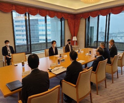写真：清田CEOほか日本取引所グループ役員との面会