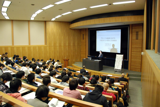 大阪学院大学での講演