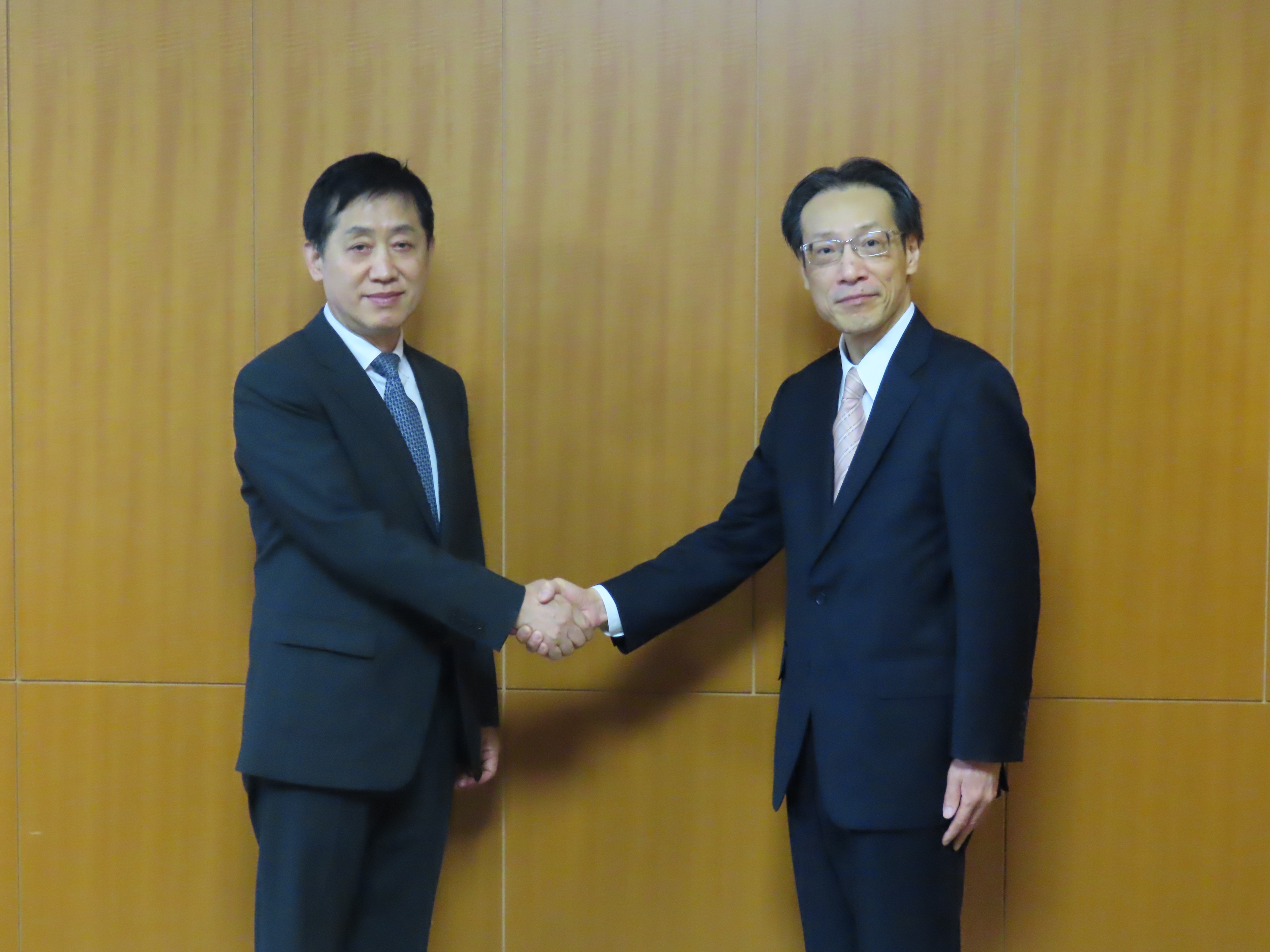 栗田長官と韓国FSCキム委員長の写真