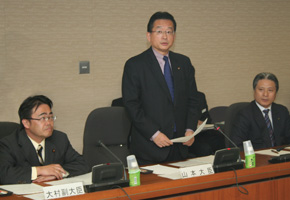 Minister Yamamoto made an address at the meeting of the Working Group on the Selection of an Acquiring Party for the Ashikaga Bank (February 8)