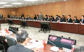 金融審議会第22回総会・第10回金融分科会  合同会合 の模様(２月８日)