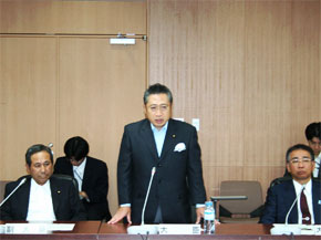 全国財務局長会議において挨拶する渡辺大臣（７月31日）