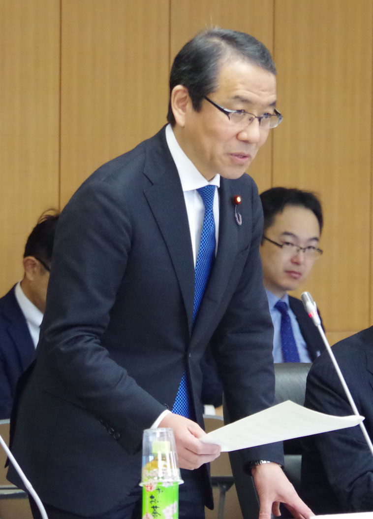 写真（2月3日　家計の安定的な資産形成に関する有識者会議（第１回）にて挨拶する越智副大臣）