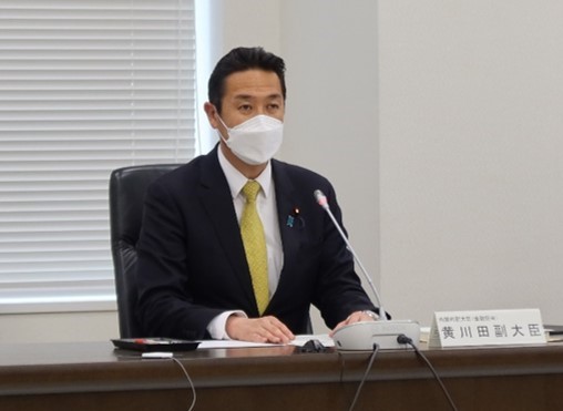 写真：懇談会で発言する黄川田副大臣