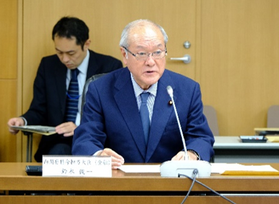 意見交換会で発言する鈴木金融担当大臣の写真
