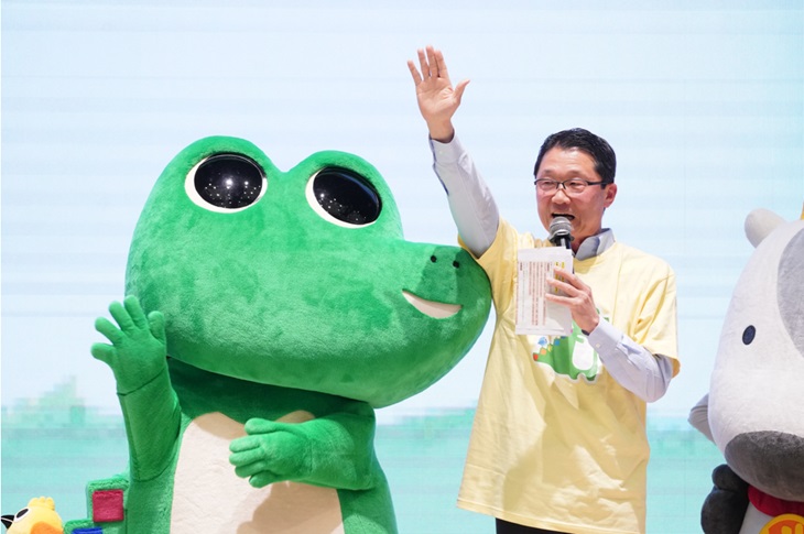 写真：ワニーサと長官