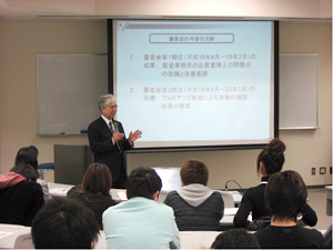 写真（神戸大学での講演）