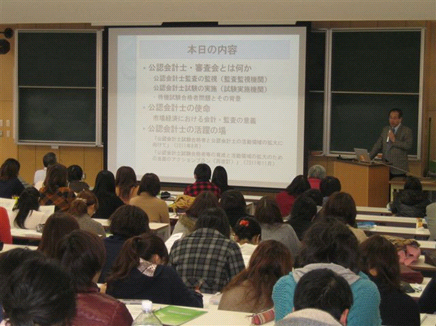 写真・関西大学での講演