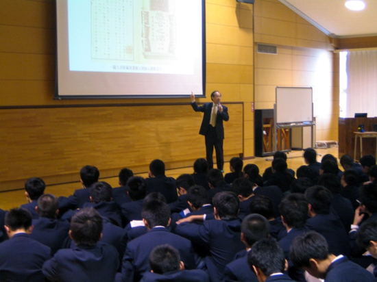 福岡県立宇美商業高等学校での講演の様子1