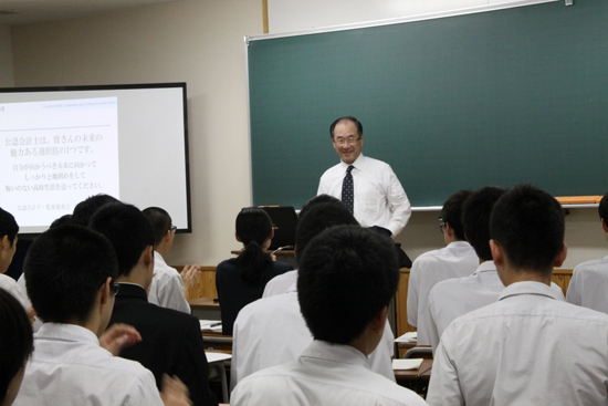 写真（熊本商業高校での講演３）