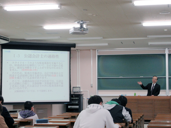 写真（富山大学での講演）