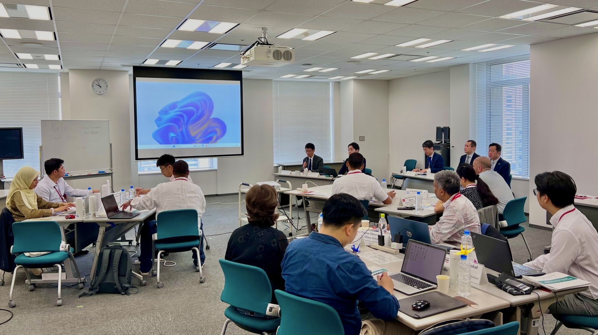 Lecture by representatives from Meiji Yasuda Life Insurance Company