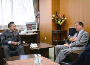 Minister Watanabe had a meeting with Mr. Christopher Cox, Chairman, Securities and Exchange Commission, USA (November 7)