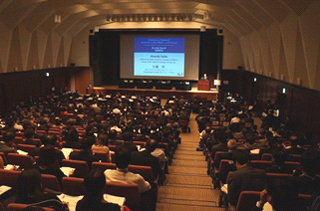 写真（会場内の様子）