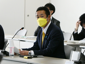挨拶をする黄川田副大臣