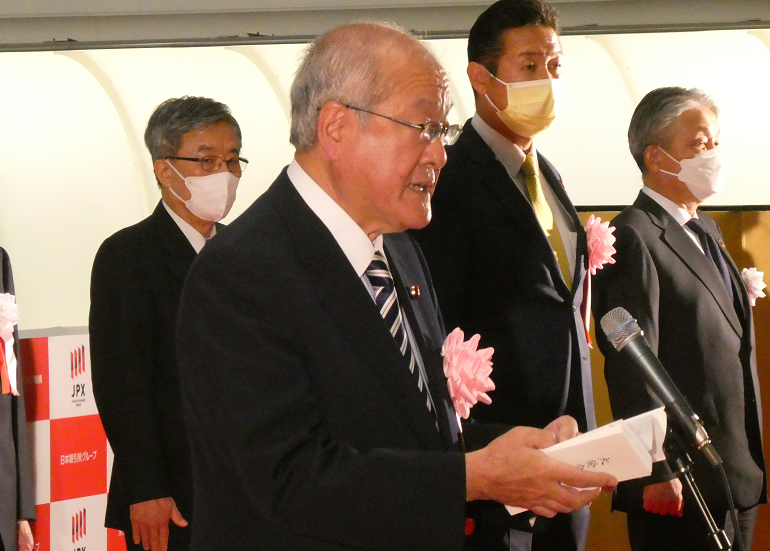 挨拶する鈴木大臣